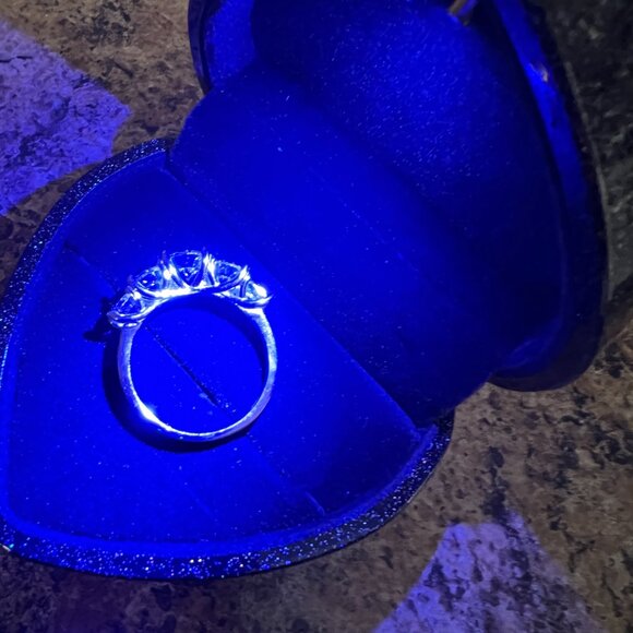 SALE 2DAY--2 ct Moissanite 5 stone 925 Sterling Silver Ring  Size 9 - Picture 3 of 5